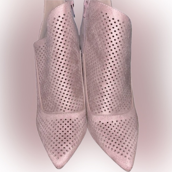 Kittenish Pink Blush Suede Pointy Toe Ankle Bootie Size 11 NWOT - Picture 7 of 8